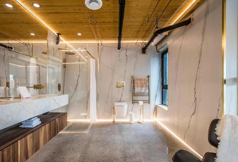 デラックスルーム, Luxury Bnb   Halifax Rooftop