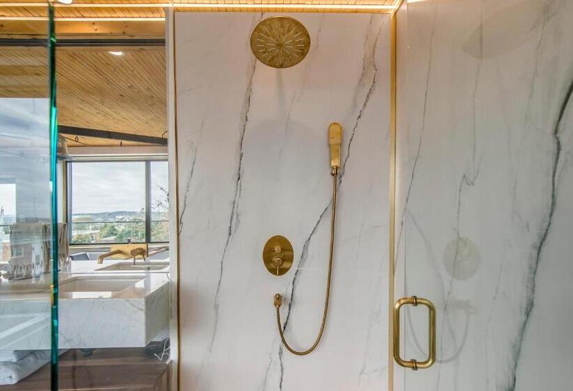 スーペリアースイート, Luxury Bnb   Halifax Rooftop