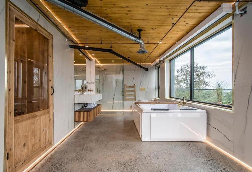スーペリアースイート, Luxury Bnb   Halifax Rooftop
