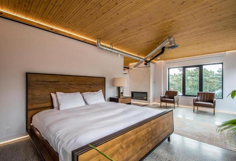 スーペリアースイート, Luxury Bnb   Halifax Rooftop