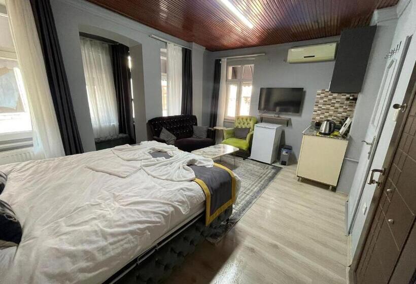 اتاق استاندارد, Nefti Red Suite