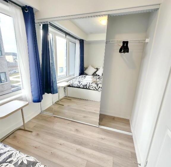 Номер Стандарт Совместная Ванная, Toronto Downtown Midtown North York Newly Built Modern Bright Room