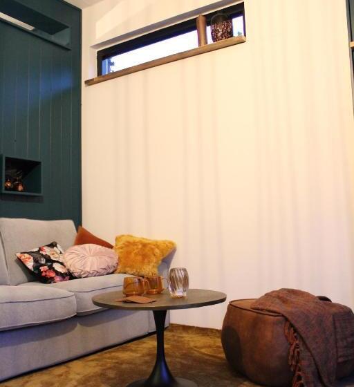 Номер Стандарт, Tiny House In De Boomgaard