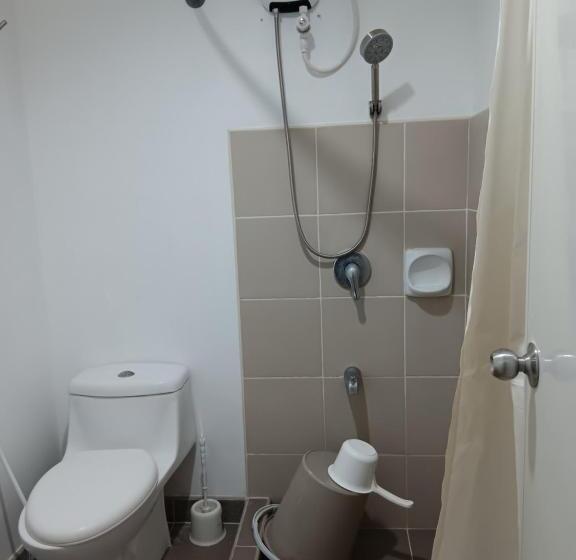 プールビュースタンダードステューディオ, Centrio Avida Condominium