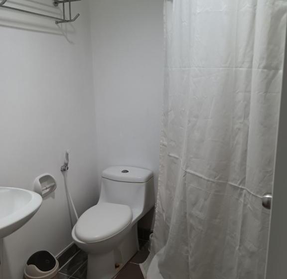 プールビュースタンダードステューディオ, Centrio Avida Condominium
