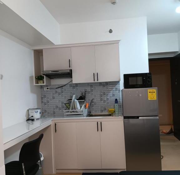 プールビュースタンダードステューディオ, Centrio Avida Condominium