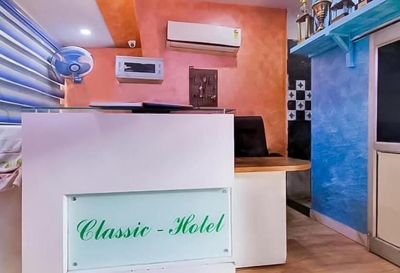 اتاق لوکس, Roomshala 121 Hotel Classic  Hazrat Nizamuddin Railway Station