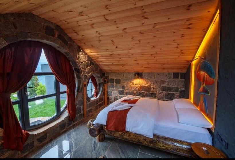 اتاق لوکس با تخت بزرگ, Hobbit Chalet