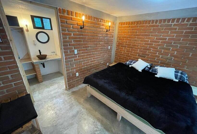 标准房带园景, Hostal La Roca
