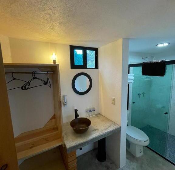 带2个双人床的标准工作室, Hostal La Roca