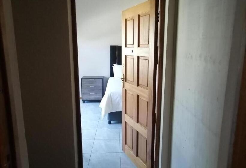 Президентский Люкс, Two Lions Guesthouse