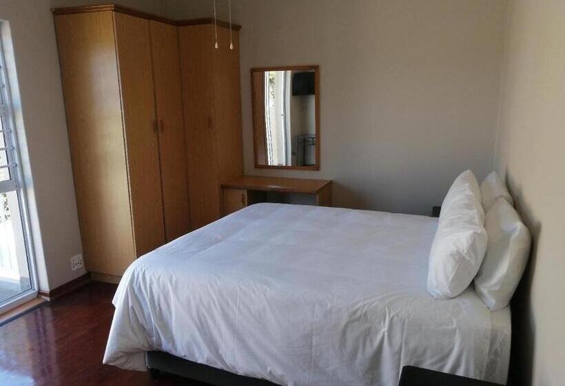 Номер Deluxe с Балконом, Two Lions Guesthouse