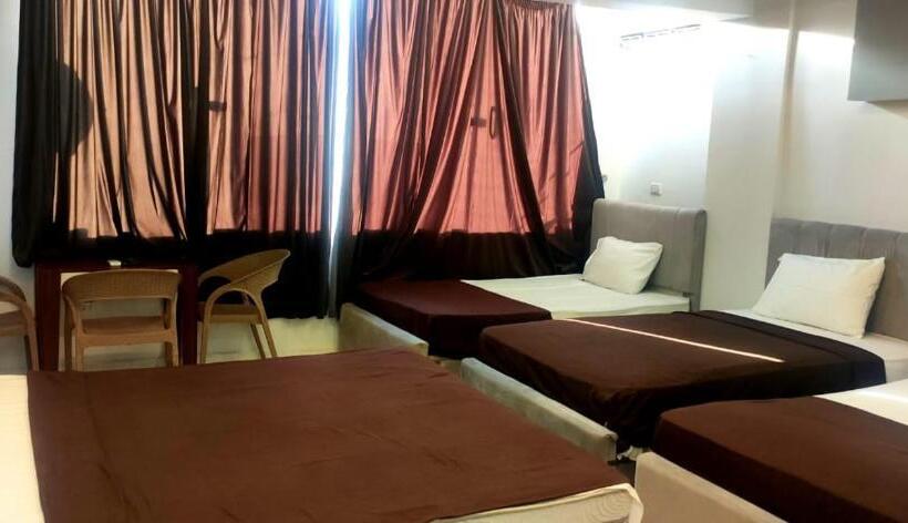 اتاق خانوادگی با چشم‌انداز کوه, Amon Holiday Inn