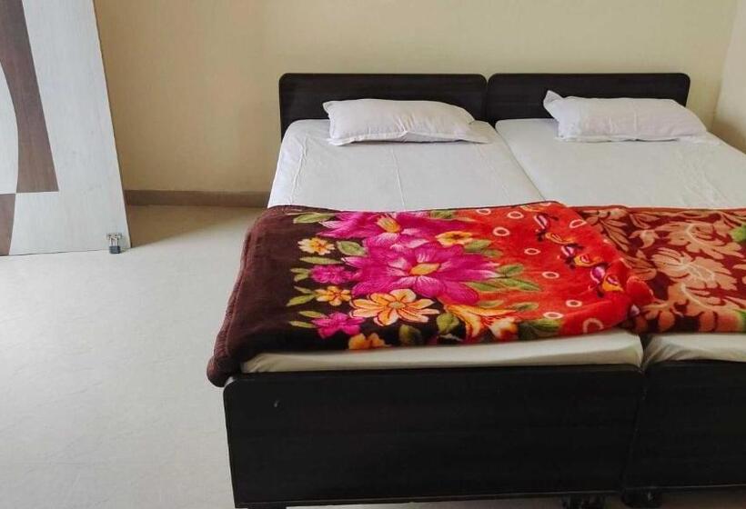Трехместный Номер Deluxe, Oyo Royal Palace