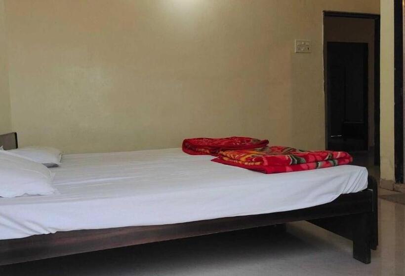 Трехместный Номер Deluxe, Oyo Royal Palace