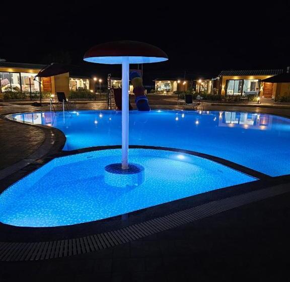 Номер Стандарт Вид на Бассейн, Skd Resort And Club