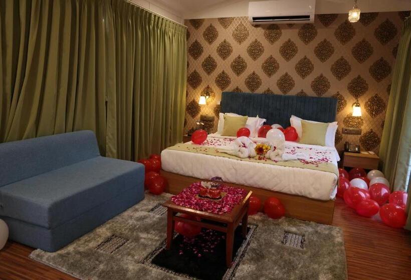 Студия Стандарт, Skd Resort And Club