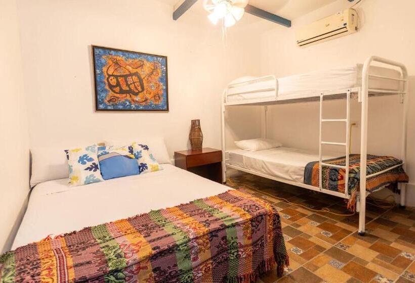 Четырехместный Номер Стандарт, Hostel Saltwater