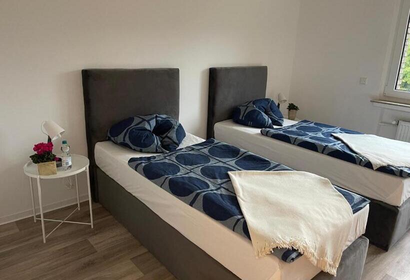 带共用浴室的标准房间, Monteurzimmer