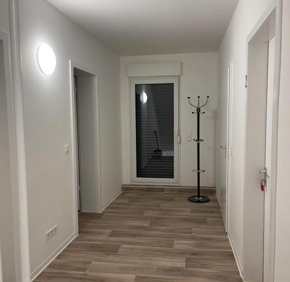 带共用浴室的标准房间, Monteurzimmer