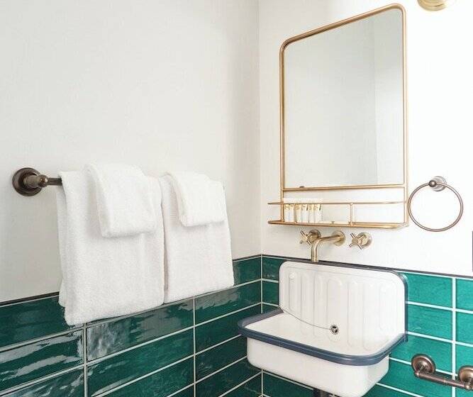 Quarto Estandar, Sonder The Baker