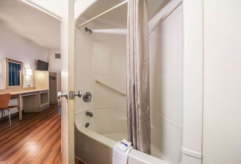 Номер Deluxe, Motel 6 New Braunfels
