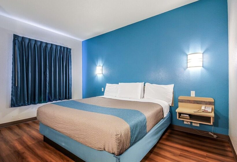 Люкс Повышенной Комфортности, Motel 6 New Braunfels