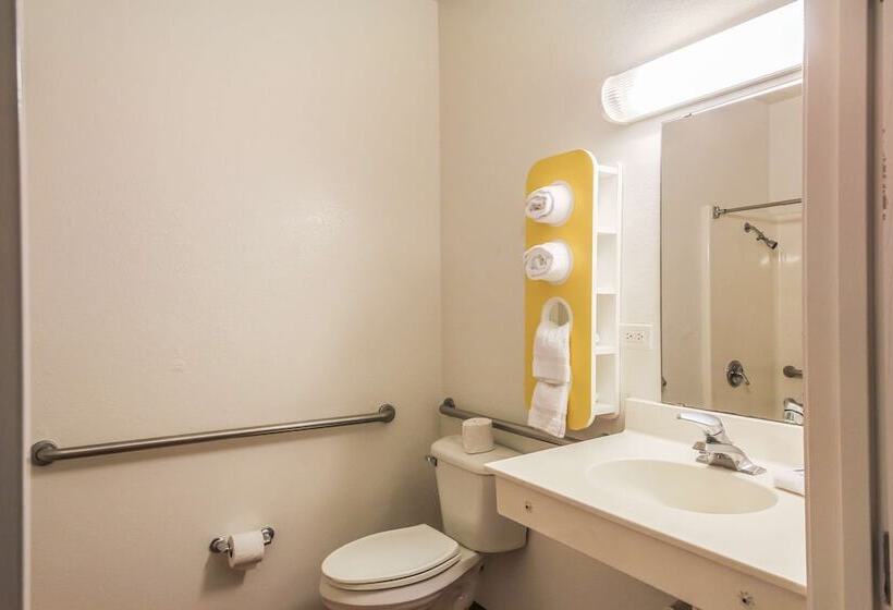 Люкс Повышенной Комфортности, Motel 6 New Braunfels