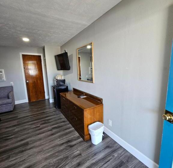 Номер Стандарт 2 Двуспальные Кровати, Royal Inn Motel