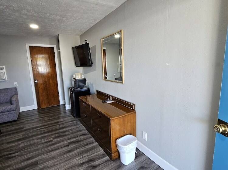 Номер Стандарт 2 Двуспальные Кровати, Royal Inn Motel