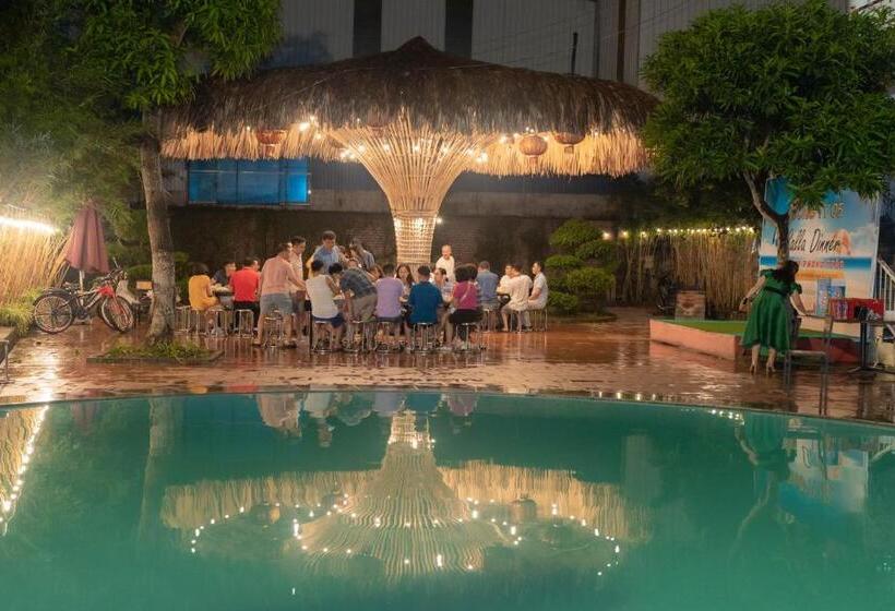 اتاق خانوادگی با چشم‌انداز باغ, Biển đông Complex