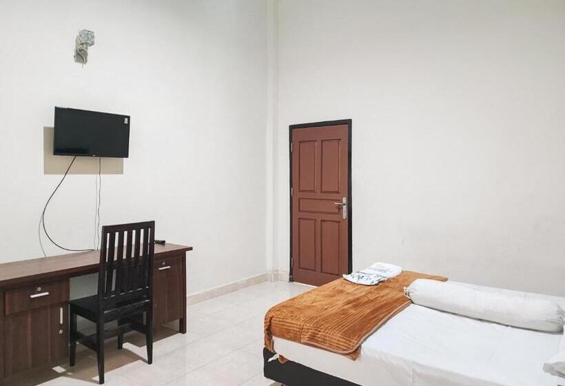 Номер Deluxe, Reddoorz Plus Syariah Near Simpang Rimbo Jambi