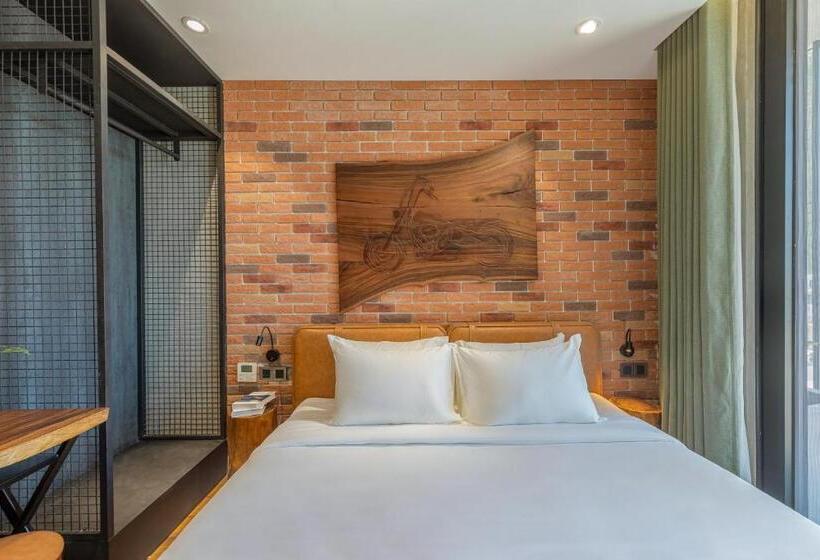 استودیوی سوپریور, Taiyo Hotel & Apartment