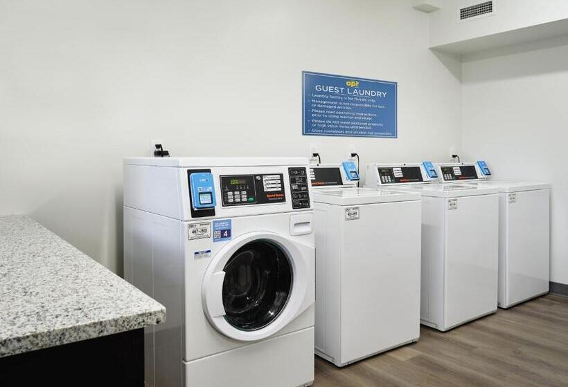 חדר דלוקס עם מיטת קינג, Stayapt Suites North Charleston