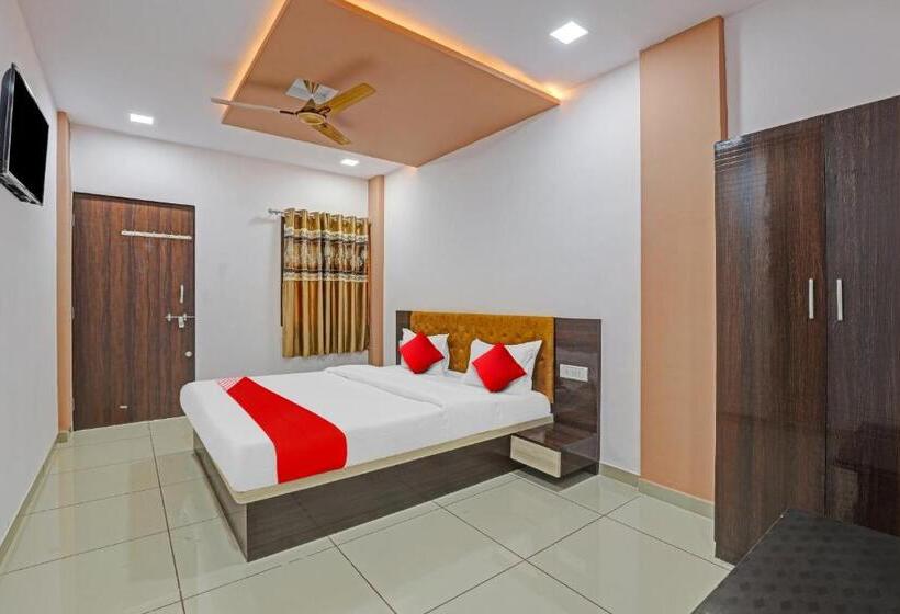三人经典房间, Oyo Flagship Hotel Navrang