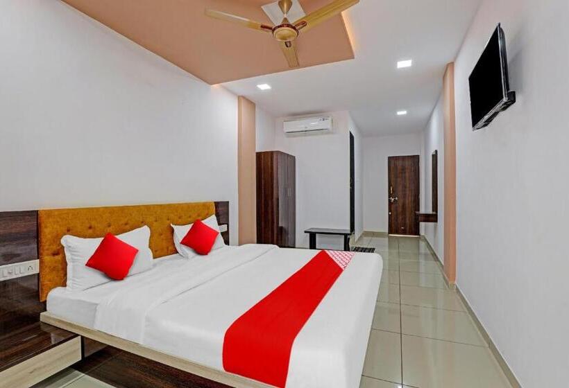 三人经典房间, Oyo Flagship Hotel Navrang