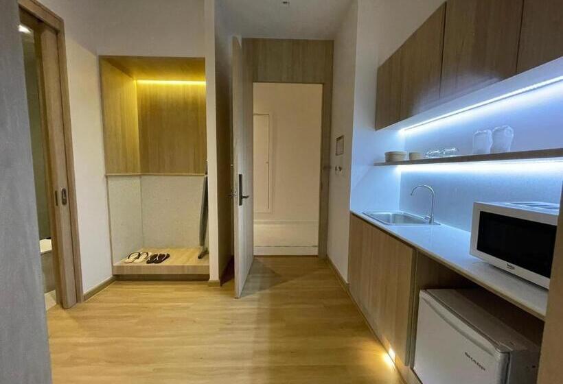 디럭스 룸, Punn Hotel Korat