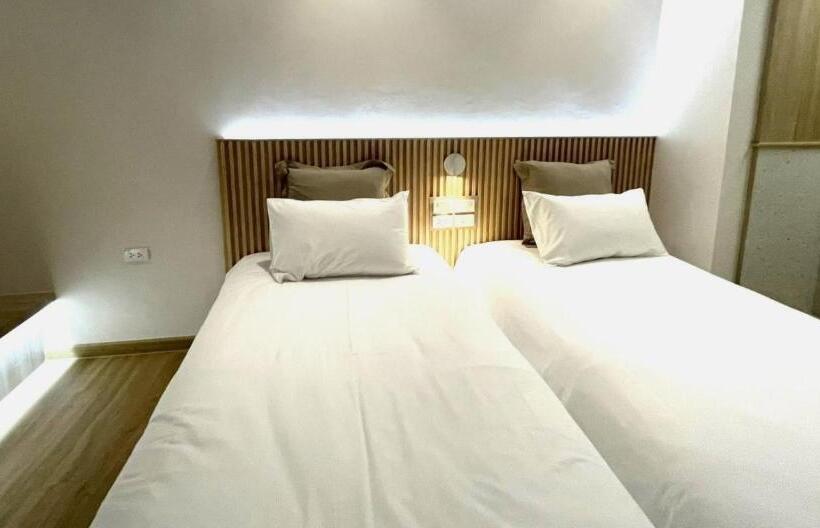 침실 2개 디럭스 아파트, Punn Hotel Korat