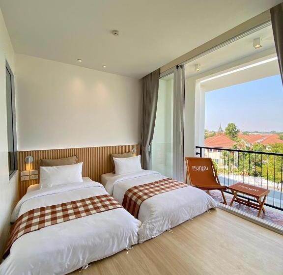 디럭스 룸, Punn Hotel Korat