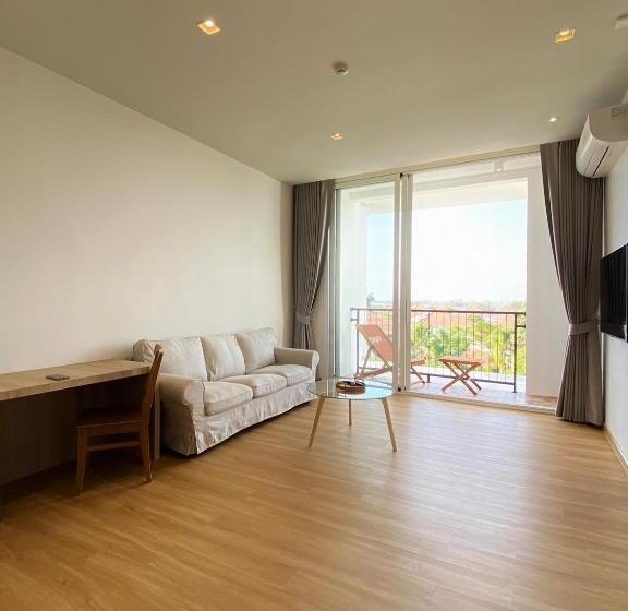 이그제큐티브 트리플, Punn Hotel Korat