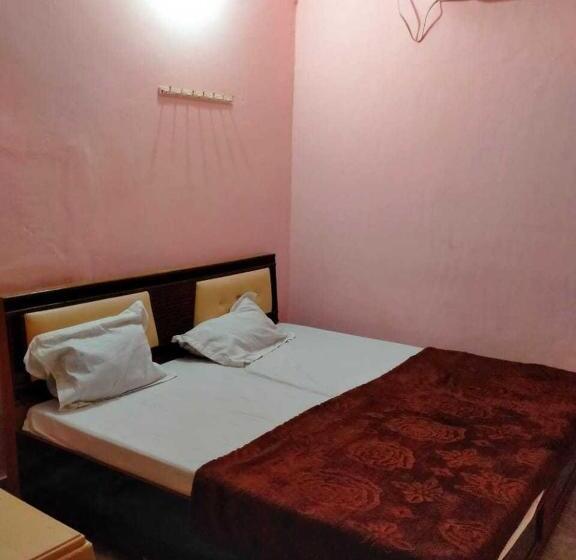 三人经典房间, Oyo 81176 Mahadev Paying Guest House