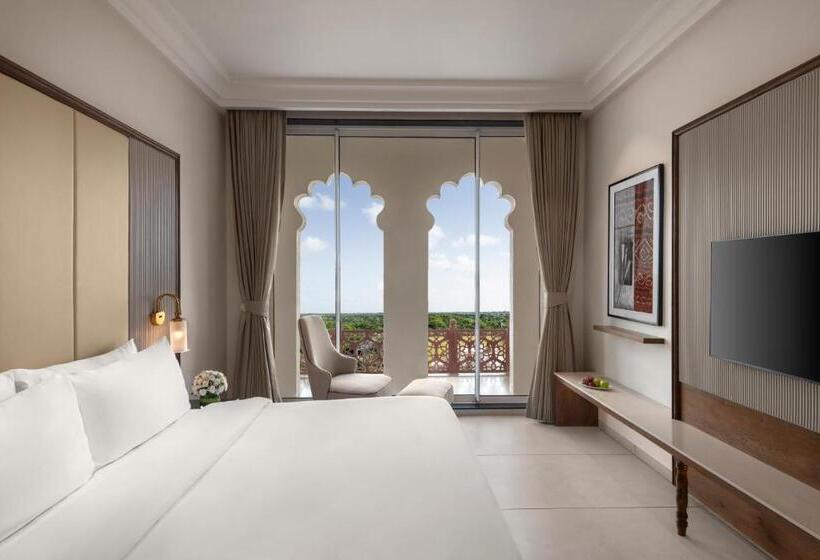 Номер Superior Кровать Кинг, Uday Palace Navsari, A Member Of Radisson Individuals