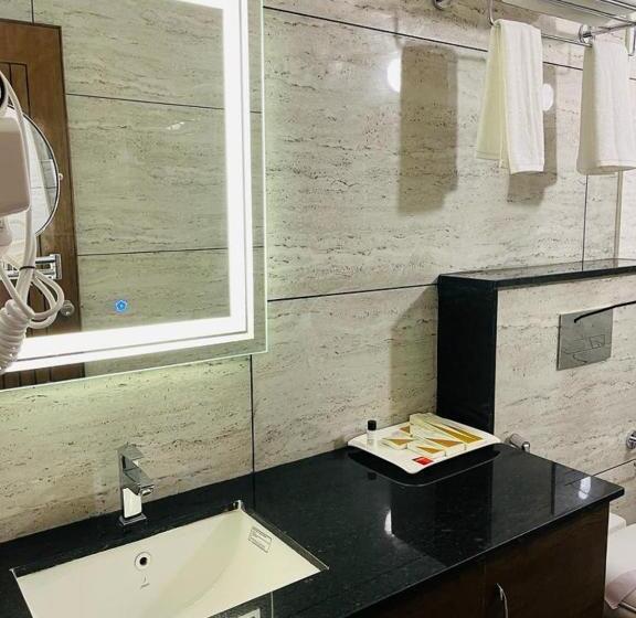 Номер Executive, Royal Ace Boutique Hotel   Manyata Techpark