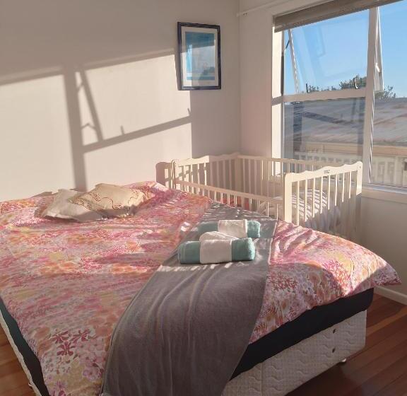 Дом 3 Спальни, Lioness Estate And B&b   Auckland