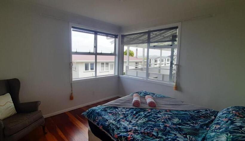 Дом 3 Спальни, Lioness Estate And B&b   Auckland