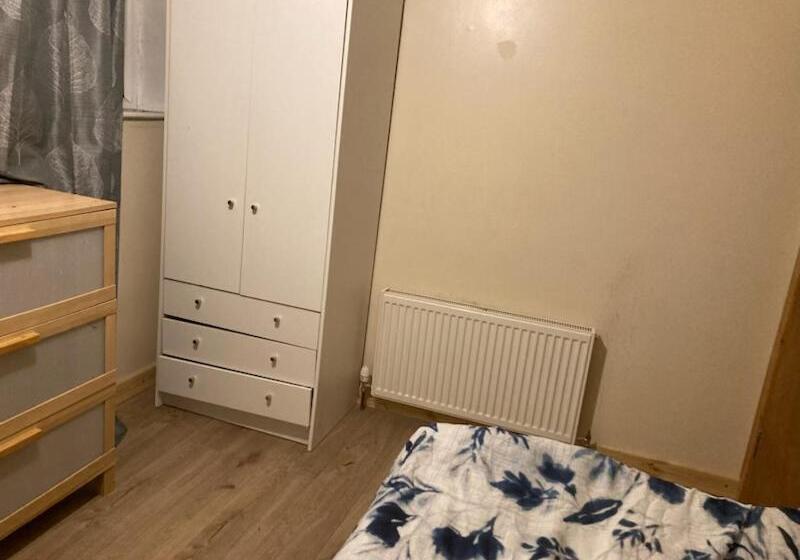 غرفة قياسية مطلّة علي الحديقة, Room Friends Hostel