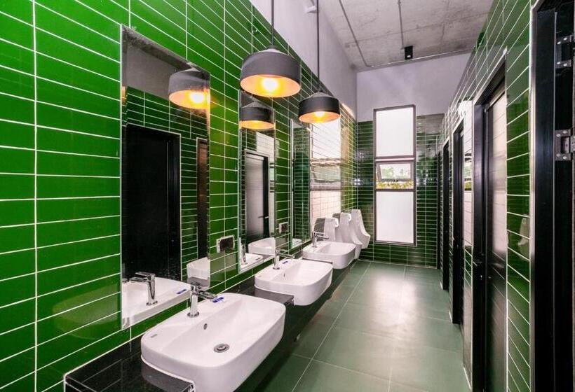 Кровать в Общей Комнате, Chainam Charmchuree Residences Cafe And Spa