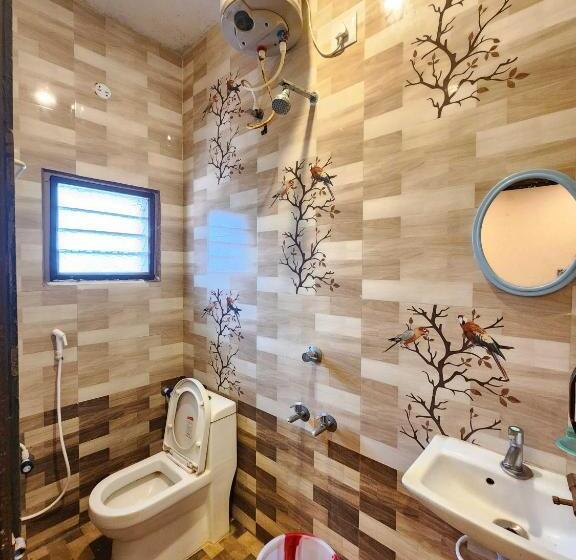 Трехместный Номер Классика, Oyo Flagship Gk Lodge