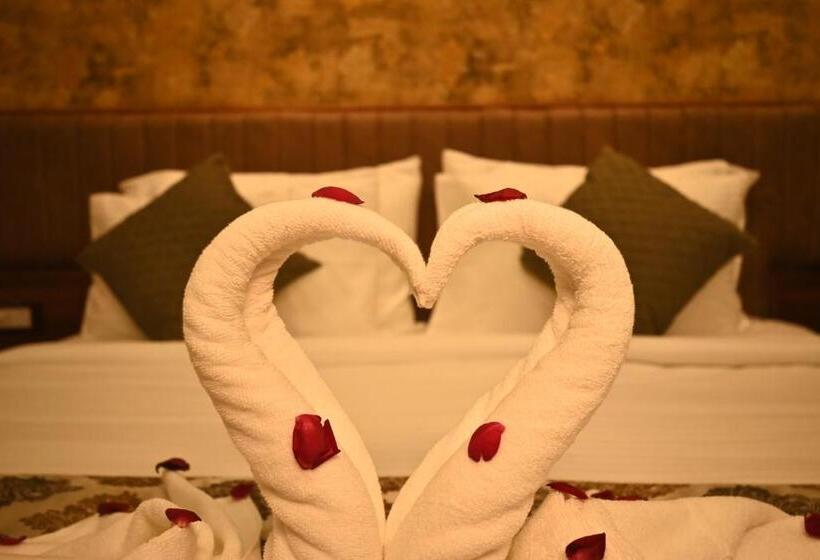 Номер Клуб, Swet Palash Resort