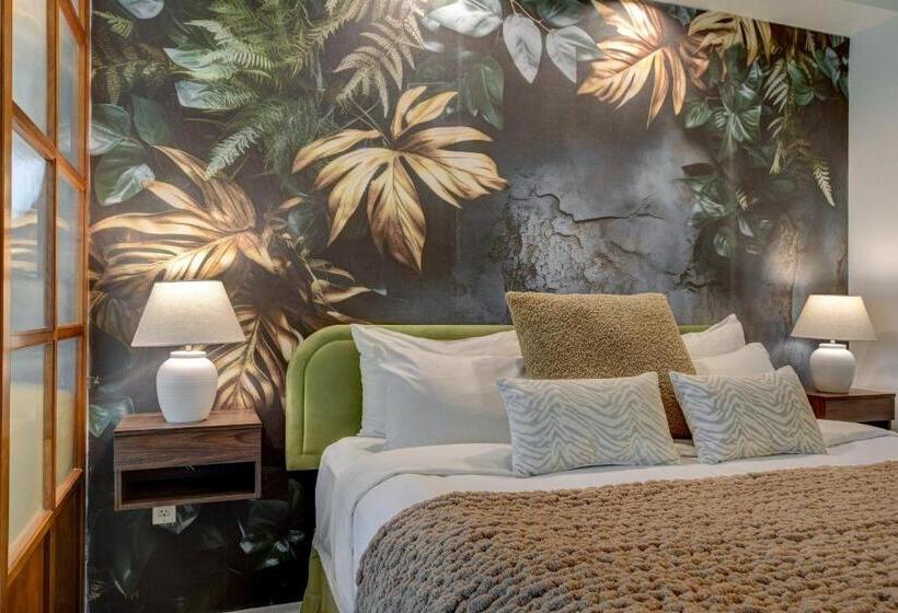 Studio Standard Lit King Size, Jewel Suite W/balcony Mgm Signature  23rd Floor Strip View